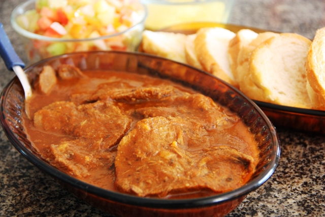 Legendas Liderança: língua a molho de tomate, tempero perfeito e carne macia, sucesso de 33 do bar da Gil 