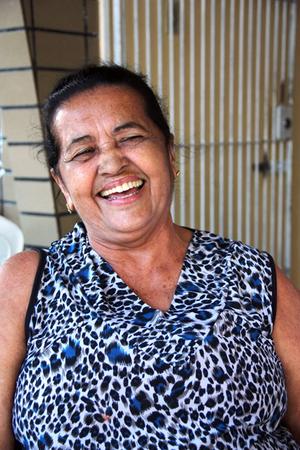 Marta, há 34 anos, comanda a cozinha do Bar do Camarão. O segredo é a simplicidade da cozinha