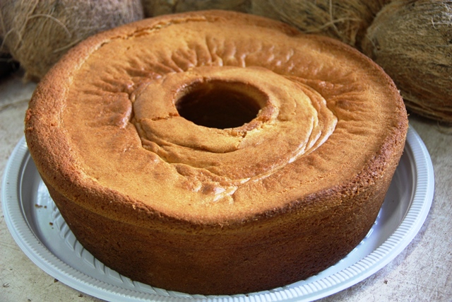 Bolo de massa puba é macio e molhadinho, um dos sucessos da Tapioca da Cicera no mercado