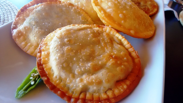 Pasteis de carne e queijo é de pedir bis