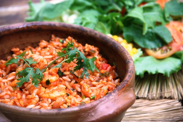 Comer bem é um dos motivos para viajar de Japaratinga a Porto de Pedras. Na foto arroz de camarão da Pousada Doze Cabanas