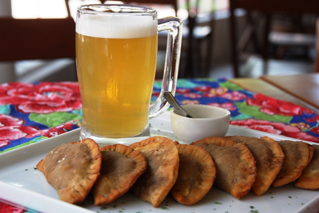 Receita da felicidade: chope da Cevada Pura e Pasteis de rabada, no Pier 39. Vamos?