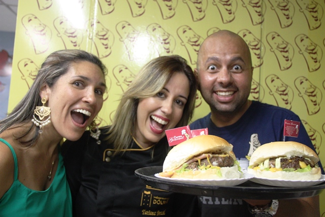 Parceria: Careca com a chef Tatiana Brasil e a esposa Isabela e novos hambúrgueres artesanais 