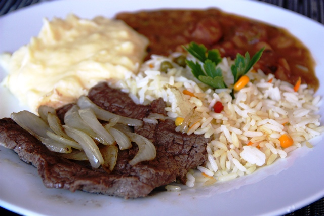 Bife de Fígado Acebolado - Comidinhas do Chef