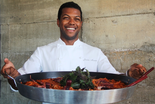 Jonatas, ele literalmente está nos céus com sua cozinha criativa, cotado com um dos chefs mais promissores do Brasil pelo chef francês Laurent Suaudeau. E tem mais, o destaque dado a ele por Suaudeau foi publicado no jornal Valor Econômico.