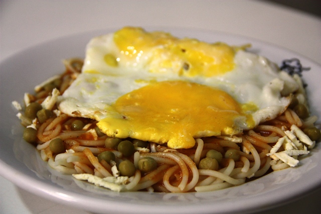 Macarronada a cavala (dois ovos fritos) bom custo beneficio e com sabor