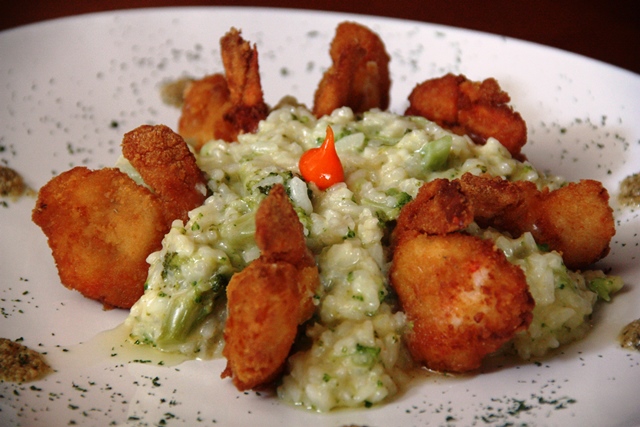 Risoto de com camarão crocante