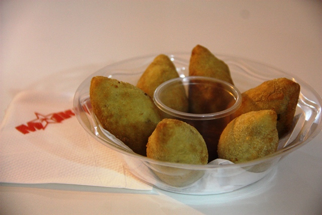 MAIKAI: Coxinha Arretada Deliciosa coxinha feita com massa de inhame, recheada com carne de sol e queijo manteiga