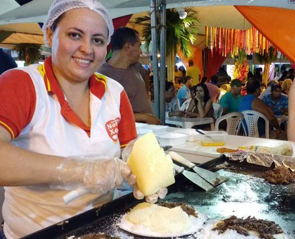 Cicinha e sua famosa tapioca de carne de sol. Do mercado da Produção para o Festival