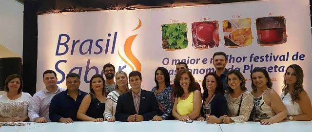 Parte da equipe da Abrasel que faz o Festival Brasil Sabor