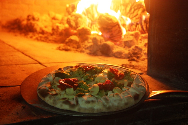 Fornaria completa 10 anos de sabor e as pizzas são homenagem aos bairros e as cidades alagoanas