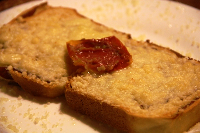 bruschettas, adoro a de pão de calabresa 