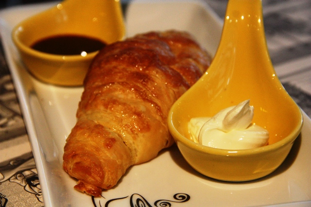 croissant foi paixão à primeira vez, massa leve e delicada