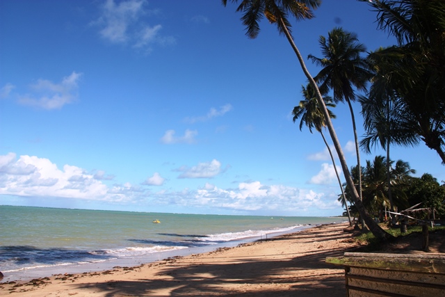 Praia de Lajes ainda deserta