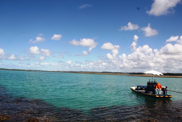 Para apreciar: piscina natural de Lajes na cidade de Porto de Pedras