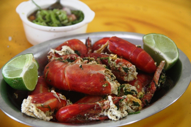 Pitus na água e sal com molho de pimenta de cheiro