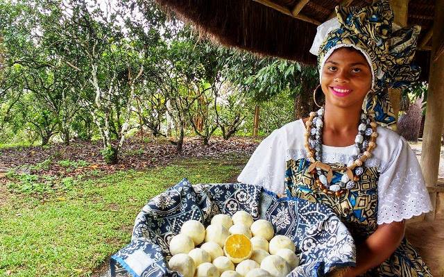 Fabiana de União dos Palmares, linda modelo afro, trabalha no projeto da Mãe Neide