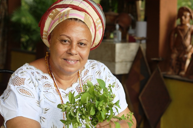 Mãe Neide e sua cozinha, de tradições afro-brasileiras e de fé