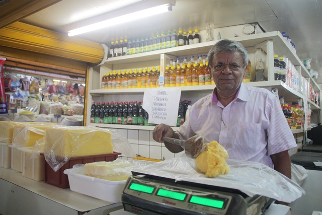 Seu Deda, há 32 anos, no Mercado da Produção com a famosa manteiga do Sertão