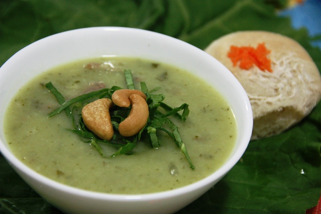 Caldo verde com inhame, destaque para castanha