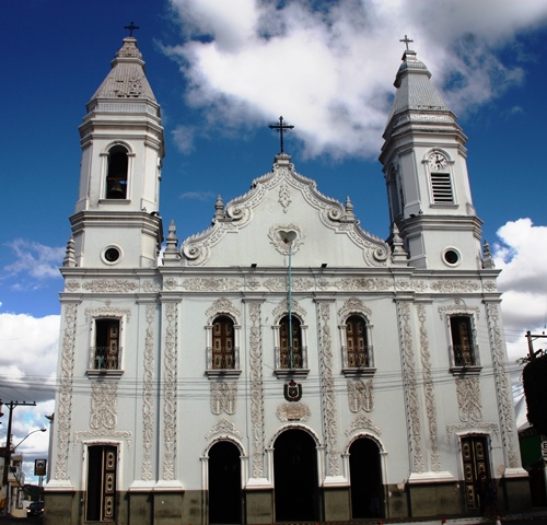 A majestosa igreja matriz de Água Branca