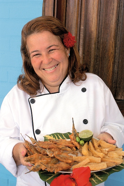 Rosa, primeira empreendedora do turismo em Japaratinga apostou na macaxeira frita para acompanhar os pescados. Hoje uma tradição da cidade