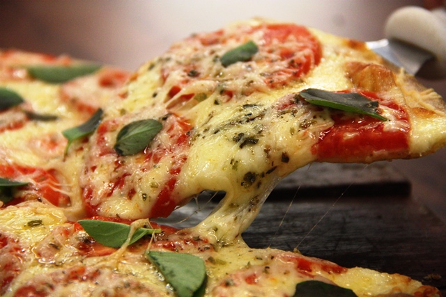 Palato Farol: Pizza de margarita, massa leve, manjericão e queijo 
