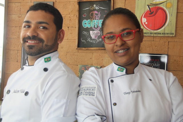 Equipe nova: Judson e Thaye recém-formados da faculdade de gastronomia