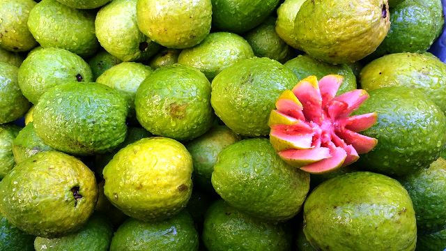 Pelas ruas do Brás tem frutas pra todo lado